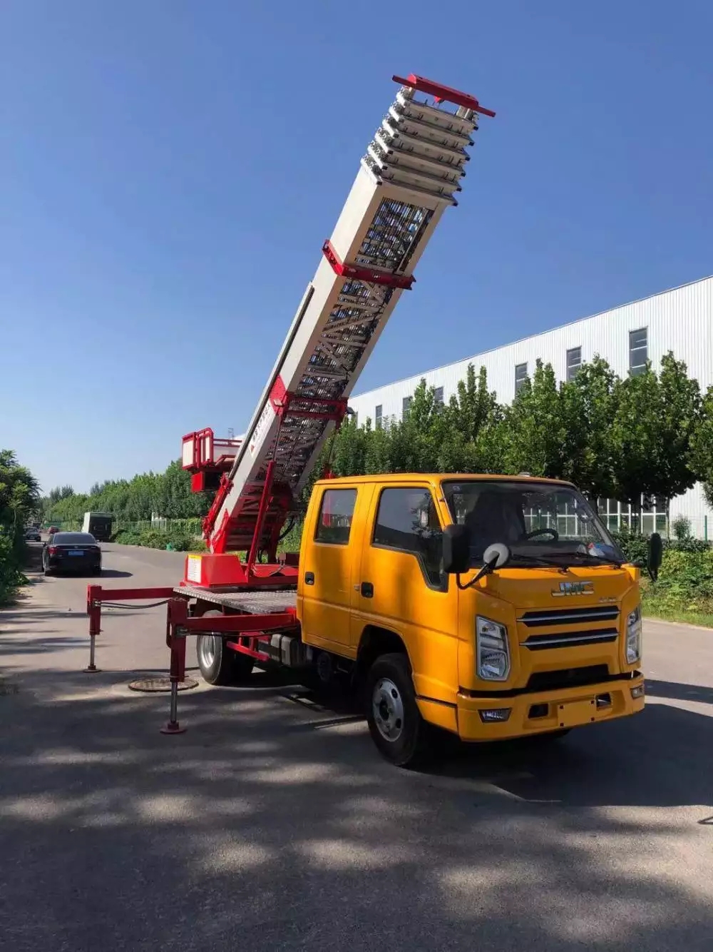 嘉兴秀洲附近的云梯车出租服务：轻松解决高空作业需求